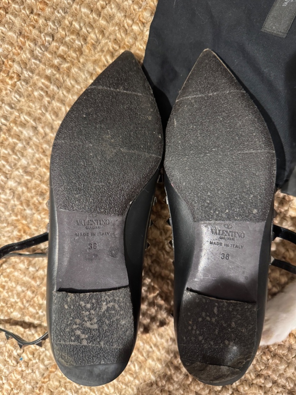 Valentino Garavani Noir Rockstud Flats - Picture 4 of 4